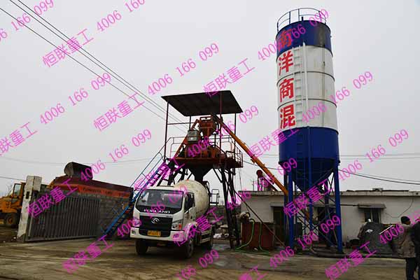 小型水泥攪拌車(chē)