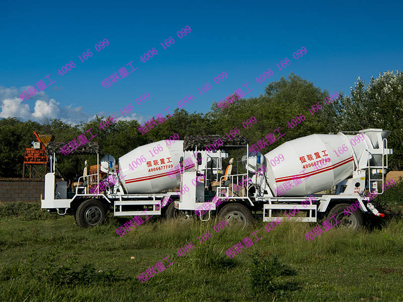 新疆小型攪拌車(chē)圖片