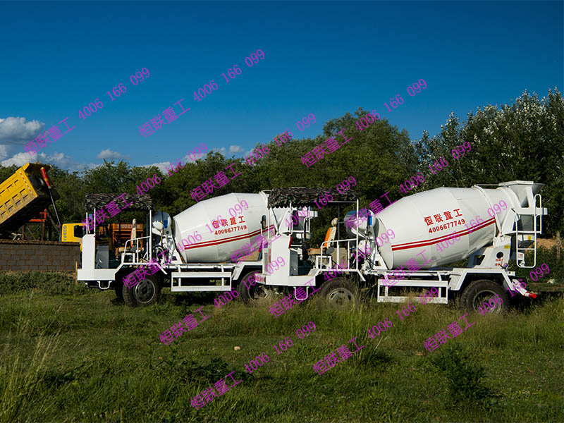 阿勒泰地區(qū)北屯市水泥攪拌車(chē)圖片